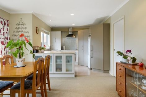 Photo of property in 2/100 Millers Road, Brookfield, Tauranga, 3110