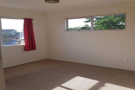 Photo of property in 8 Curlew Place, One Tree Point, 0118