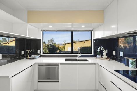 Photo of property in 2/20 Beach Road, Mellons Bay, Auckland, 2014