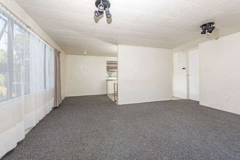 Photo of property in 4 Kayle Glen, West Harbour, Auckland, 0618
