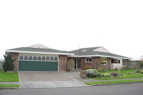 Photo of property in 4 Waiwera Place, Merrilands, New Plymouth, 4312