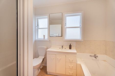 Photo of property in 37 Hampton Hill Road, Tawa, Wellington, 5028