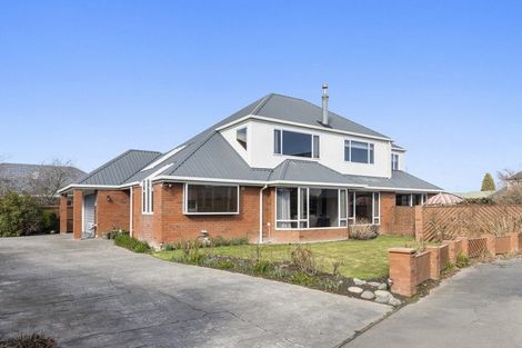 Photo of property in 18 Huntingdon Place, Avonhead, Christchurch, 8042