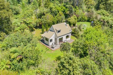 Photo of property in 34 Makahika Road, Levin, 5571