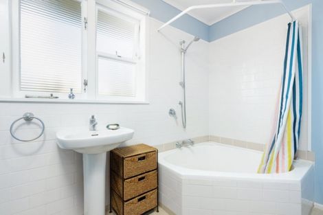 Photo of property in 212 Ngatai Road, Otumoetai, Tauranga, 3110