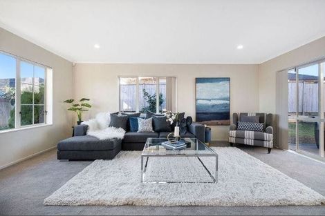 Photo of property in 18 Villino Place, Randwick Park, Auckland, 2105