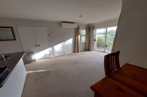 Photo of property in 2 Lexington Drive, Botany Downs, Auckland, 2010