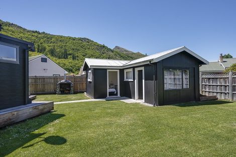 Photo of property in 6 Boundary Street, Arrowtown, 9302