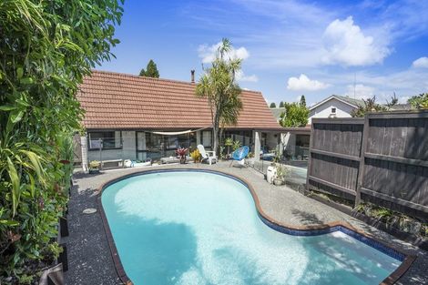 Photo of property in 28 Barlow Place, Chatswood, Auckland, 0626