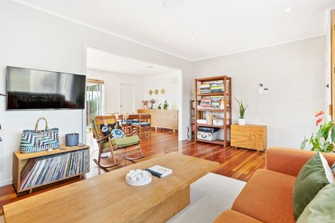 Photo of property in 31 Vodanovich Road, Te Atatu South, Auckland, 0610