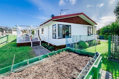 Photo of property in 62 Ruapehu Street, Paraparaumu, 5032