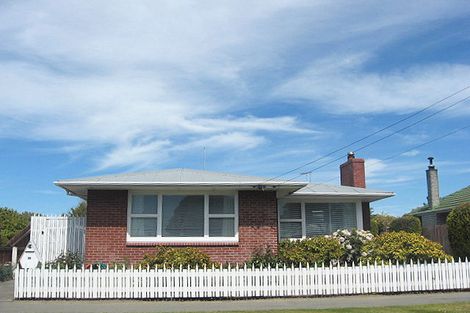 Photo of property in 39 Lake Terrace Road, Burwood, Christchurch, 8061