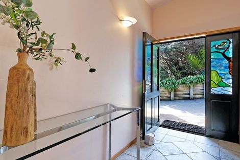 Photo of property in 26 Piha Road, Piha, 0772