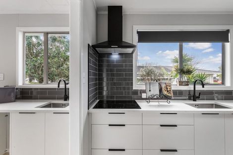 Photo of property in 54 Sikkim Crescent, Clover Park, Auckland, 2019