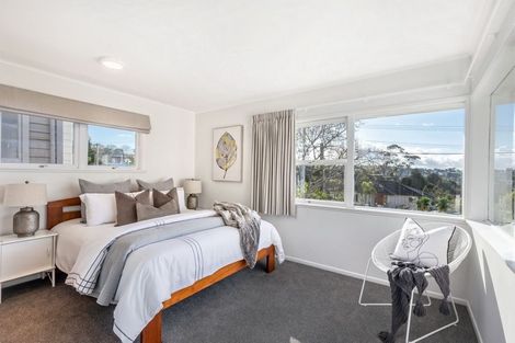 Photo of property in 33 Pupuke Road, Birkenhead, Auckland, 0627