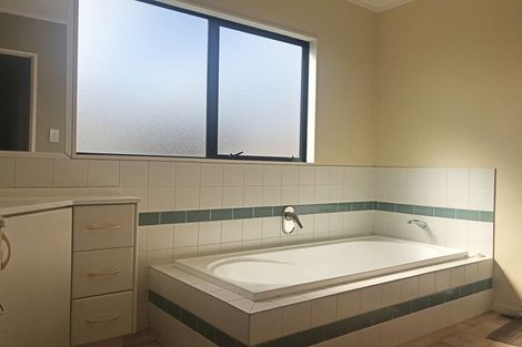 Photo of property in 1/54 Simmental Crescent, Somerville, Auckland, 2014