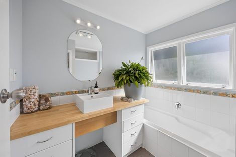 Photo of property in 34 Marlborough Avenue, Glenfield, Auckland, 0629