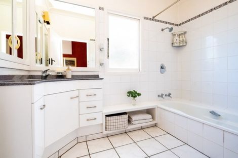 Photo of property in 1 Tauroa Road, Havelock North, 4130