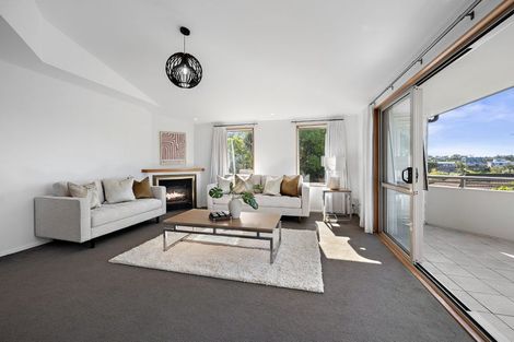 Photo of property in 2c Braemar Road, Rothesay Bay, Auckland, 0630