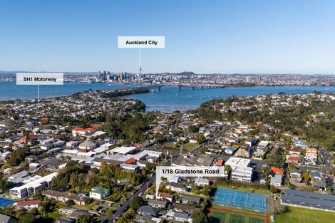 Photo of property in 1/18 Gladstone Road, Northcote, Auckland, 0627