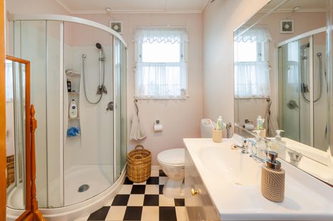 Photo of property in 12a Collingwood Court, Hokowhitu, Palmerston North, 4410