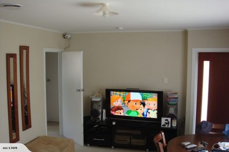 Photo of property in 2/11 Anthony Place, Pakuranga, Auckland, 2010