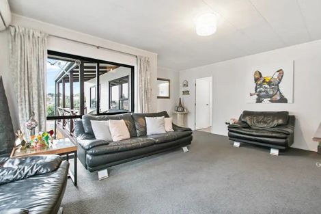 Photo of property in 2/1 Landsdale Place, Massey, Auckland, 0614