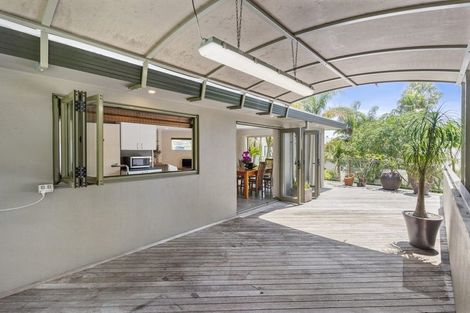 Photo of property in 23a Waiora Road, Stanmore Bay, Whangaparaoa, 0932