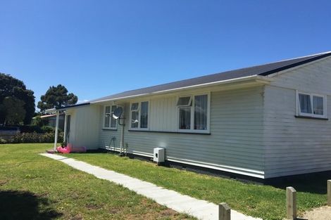 Photo of property in 2 Gibbons Crescent, Castlecliff, Whanganui, 4501