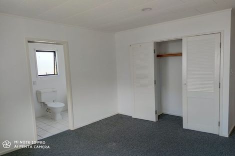 Photo of property in 23 Leiden Place, Totara Vale, Auckland, 0629