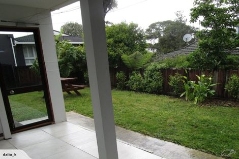 Photo of property in 2/8 Kaihu Street, Northcote, Auckland, 0627