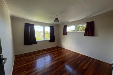 Photo of property in 3 Blandford Way, Newlands, Wellington, 6037