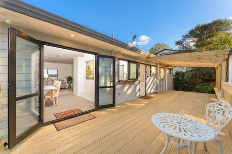 Photo of property in 1/14 Kupari Place, Totara Vale, Auckland, 0629