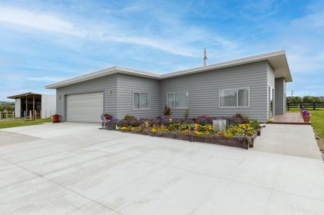 Photo of property in 43 Carrs Road, Urenui, 4377