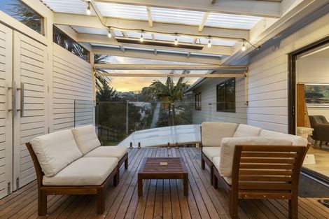 Photo of property in 1/690 Beach Road, Browns Bay, Auckland, 0630