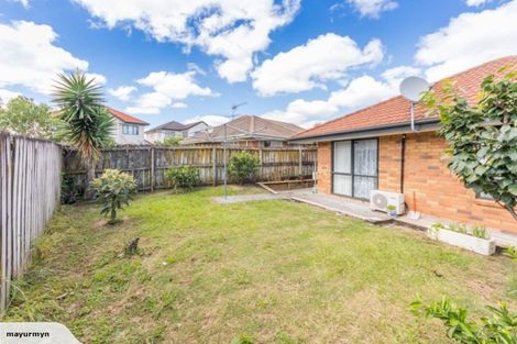 Photo of property in 15 Frank Bunce Grove, Flat Bush, Auckland, 2019