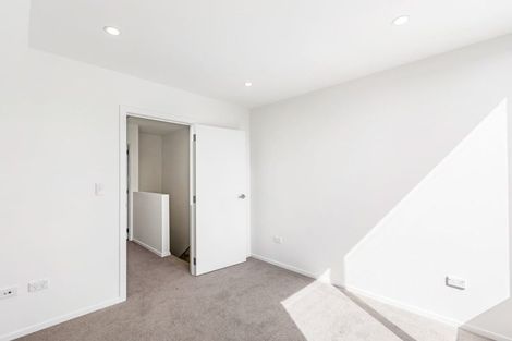 Photo of property in 16/12 Tawa Road, Te Atatu Peninsula, Auckland, 0610