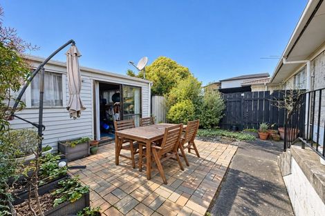 Photo of property in 2/15 Gloaming Place, Conifer Grove, Takanini, 2112