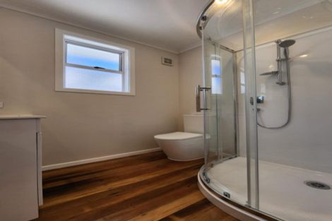 Photo of property in 31 Simons Street, Moturoa, New Plymouth, 4310