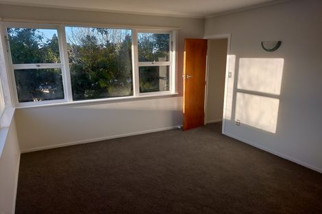 Photo of property in 22 Raymond Terrace, Northcote, Auckland, 0627
