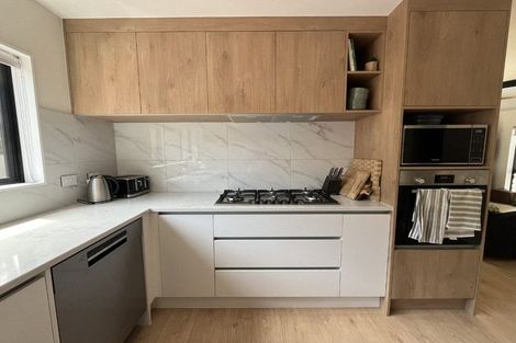 Photo of property in 5/147c Carlisle Road, Northcross, Auckland, 0632