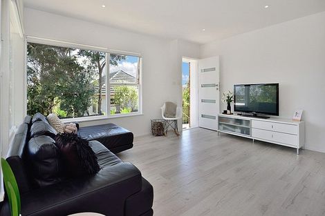 Photo of property in 2/40a Blakeborough Drive, Forrest Hill, Auckland, 0620