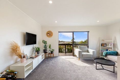 Photo of property in 8 Garton Drive, Massey, Auckland, 0614