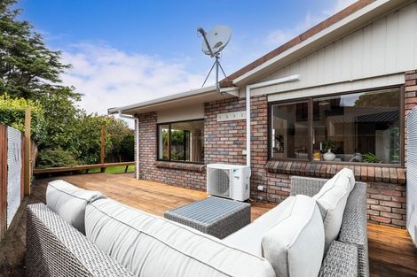 Photo of property in 42 Heta Road, Highlands Park, New Plymouth, 4312