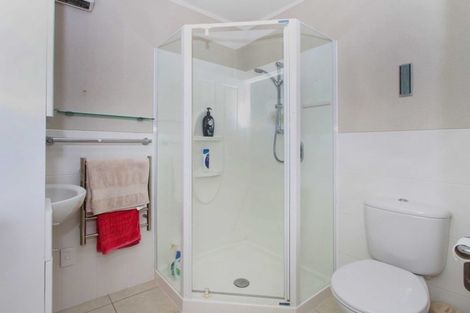 Photo of property in 5 John Webster Place, Glen Eden, Auckland, 0602