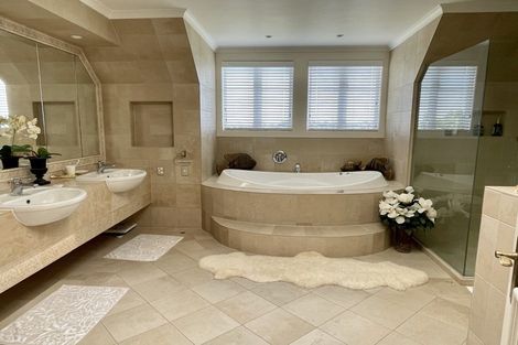 Photo of property in 215 Broomfields Road, Whitford, Howick, 2571