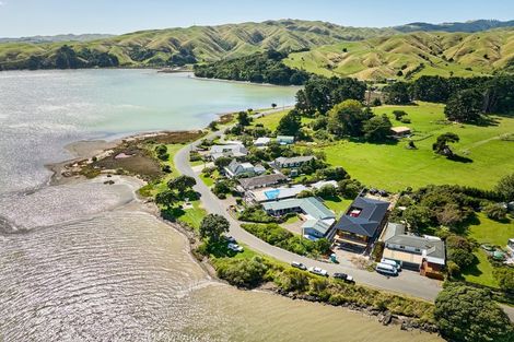 Photo of property in 19 Motukaraka Point, Pauatahanui, Porirua, 5381