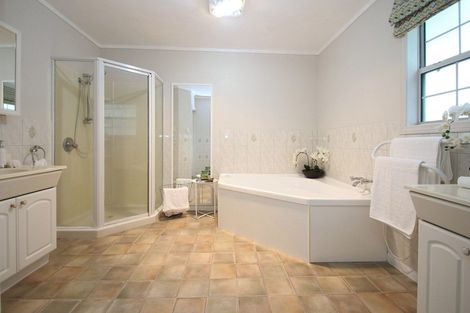 Photo of property in 8 Highgrove Drive, Grandview Heights, Hamilton, 3200