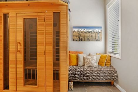 Photo of property in 8 Caro Lane, Cracroft, Christchurch, 8022