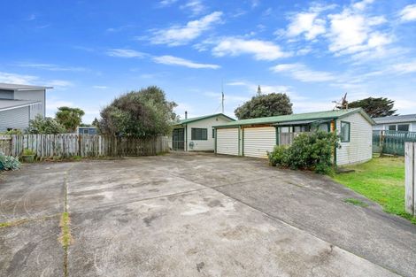 Photo of property in 14 Karaka Street, Otaki Beach, Otaki, 5512